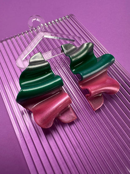 Elira Colorshift Waves - Green Goes Good with Pink Sculpted Statement Earrings