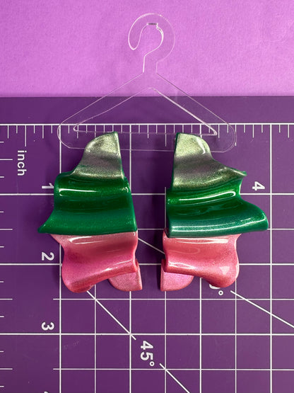 Elira Colorshift Waves - Green Goes Good with Pink Sculpted Statement Earrings