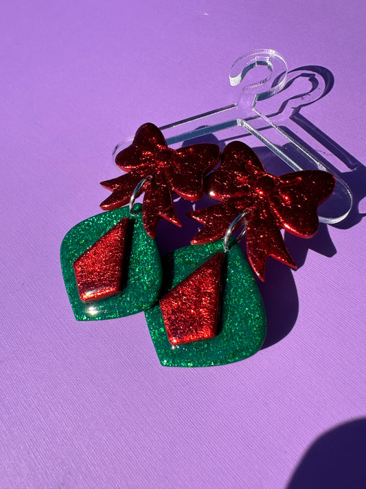 Noel Vintage Bow Ornament Earring in Red and Green